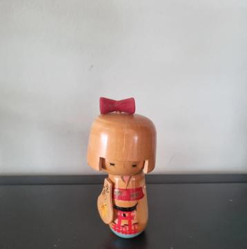 Leuke Sosaku Kokeshi beschikbaar voor biedingen