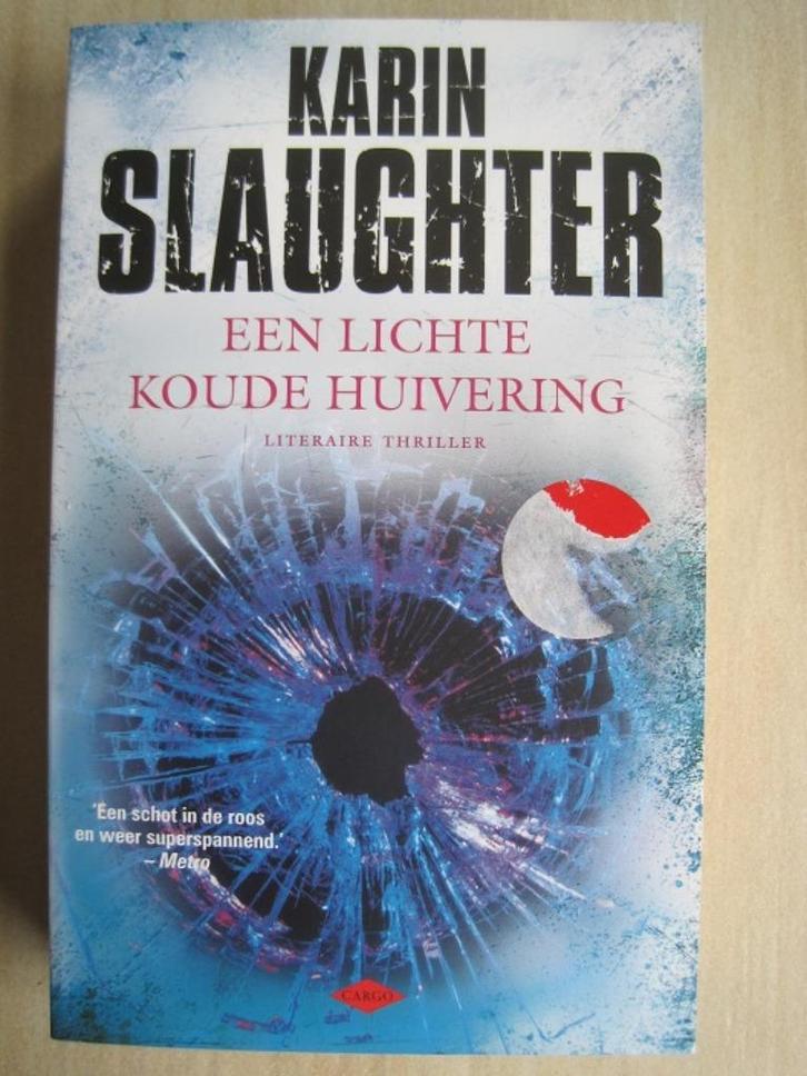 225 - Een lichte koude huivering - Karin Slaughter, Boeken, Thrillers, Zo goed als nieuw, Amerika, Verzenden