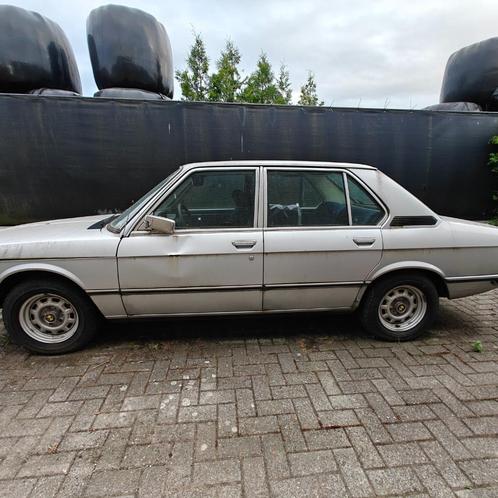 BMW e12 van 1980, Auto's, BMW, Particulier, 5 Reeks, Mistlampen, Radio, Benzine, Euro 1, Berline, 4 deurs, Handgeschakeld, Zilver of Grijs