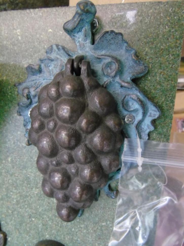 Deurklopper in gepatineerd brons, druiventros, Tuin en Terras, Tuinwanddecoratie, Nieuw, Ophalen