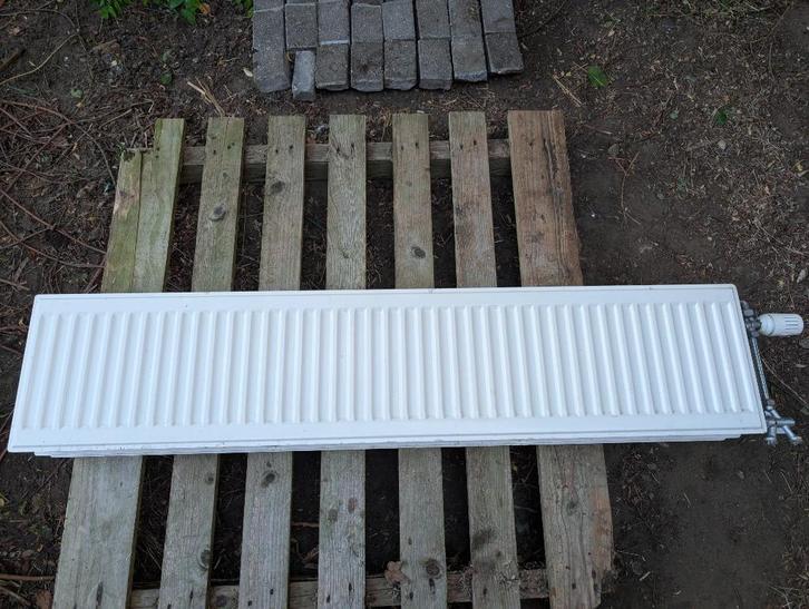 2 radiatoren B1405 X H300 X D145 incl Giacomini thermostaat, Doe-het-zelf en Bouw, Verwarming en Radiatoren, Gebruikt, Radiator