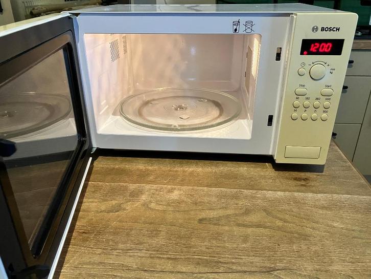 nette Bosch microwave 900 Watt , 25 L inhoud., Elektronische apparatuur, Microgolfovens, Zo goed als nieuw, Vrijstaand, Microgolfoven