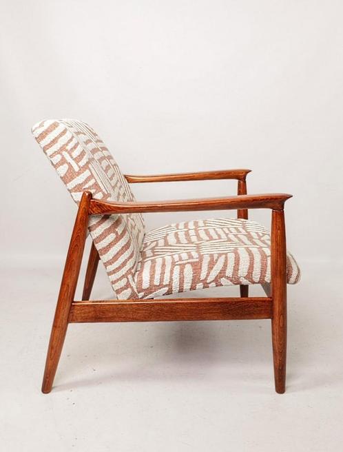Mid century modern armchair design by Homa 1960 jacquard, Antiek en Kunst, Antiek | Meubels | Stoelen en Sofa's, Ophalen of Verzenden