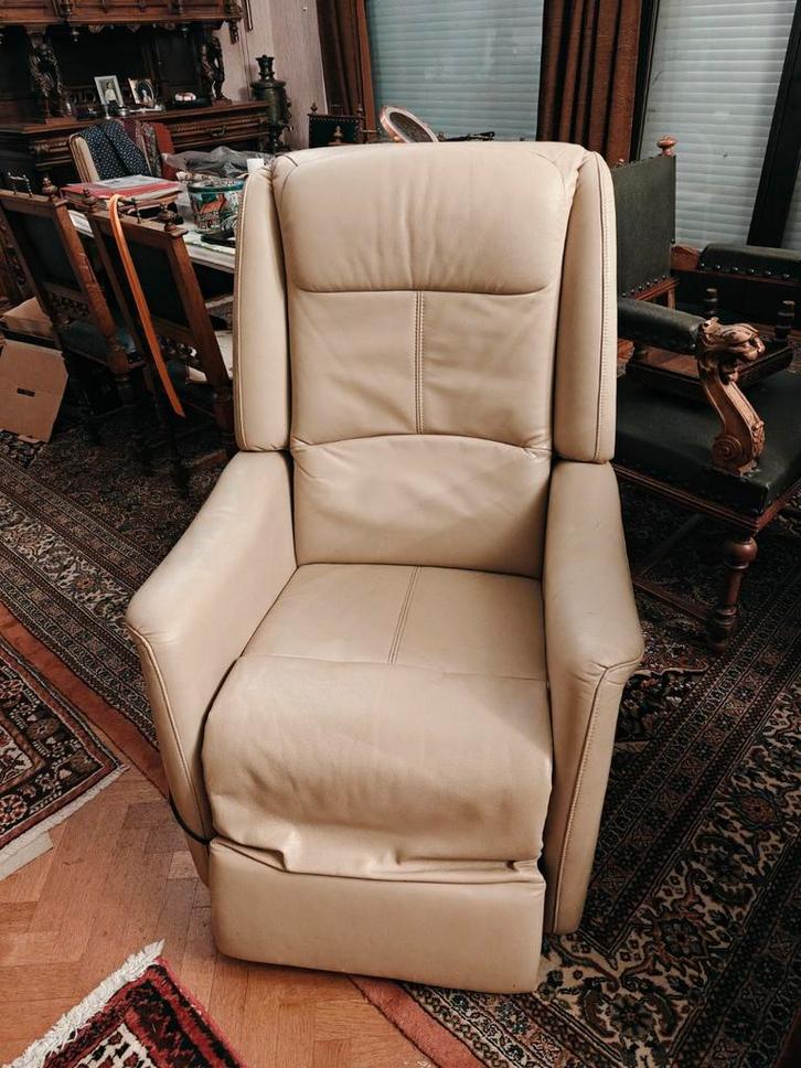 Lederen, electrische sta op stoel, Huis en Inrichting, Fauteuils, Ophalen