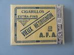 oud pakje 10 cigarillos tabak Vieux Hesbignon met taxband, Verzamelen, Verzenden, Zo goed als nieuw, Tabaksdoos of Verpakking