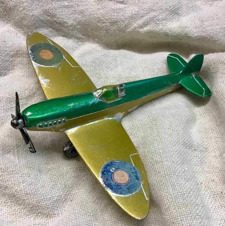 Avion Spitfire matchbox (1975), Collections, Objets militaires | Général, Armée de l'air, Enlèvement ou Envoi