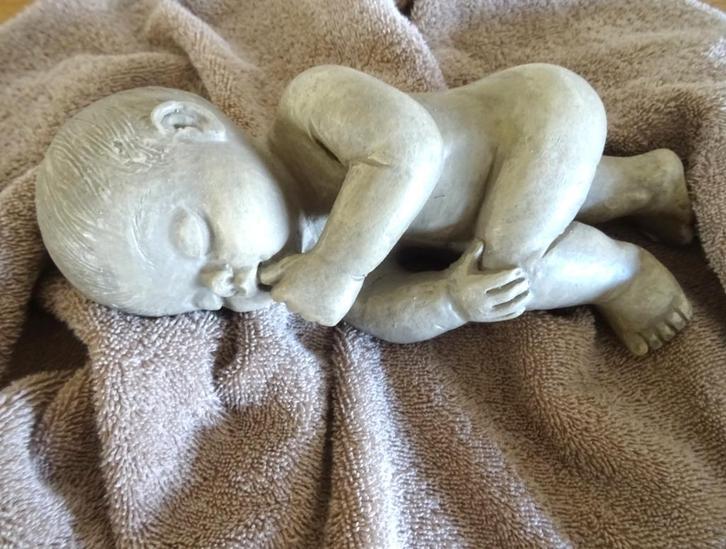 Mat Wanders, prachtig beeld van een slapende baby. Genummerd, Antiek en Kunst, Kunst | Beelden en Houtsnijwerken, Ophalen of Verzenden