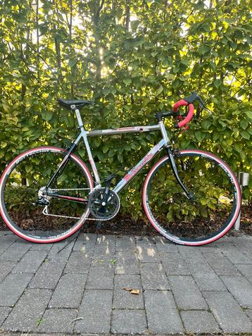 Race fiets beschikbaar voor biedingen