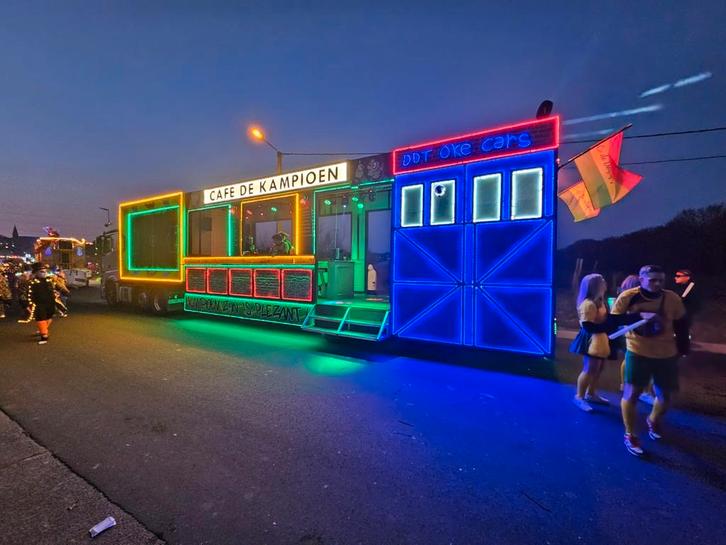 Carnavalswagen te huur, Kleding | Heren, Carnavalskleding en Feestkleding, Zo goed als nieuw, Ophalen