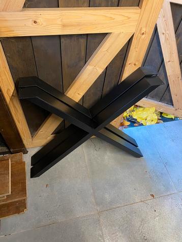 Tafel poten / onderstel mat zwart metaal beschikbaar voor biedingen