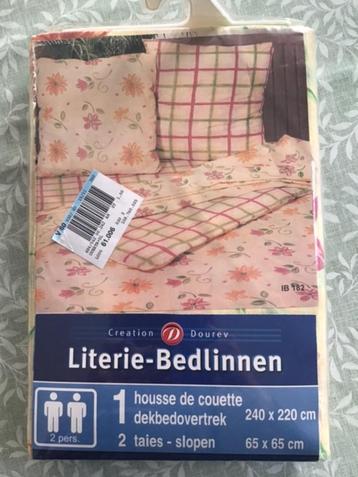 Dekbedovertrek 220 x 240 cm, met 2 kussenslopen. NIEUW beschikbaar voor biedingen