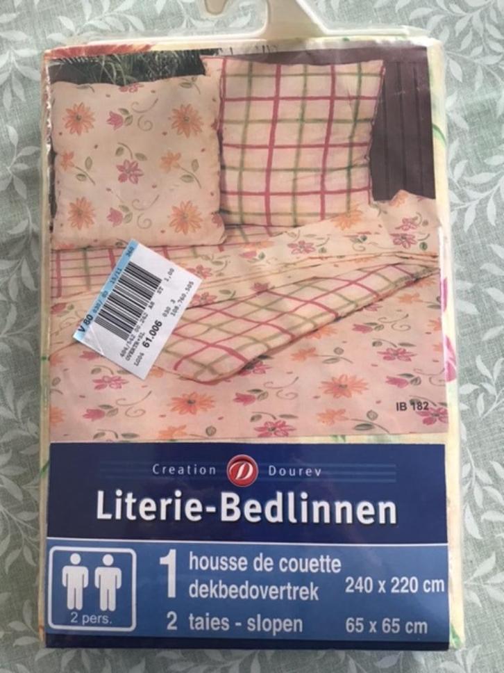 Dekbedovertrek 220 x 240 cm, met 2 kussenslopen. NIEUW, Huis en Inrichting, Slaapkamer | Beddengoed, Nieuw, Dekbedovertrek, Tweepersoons