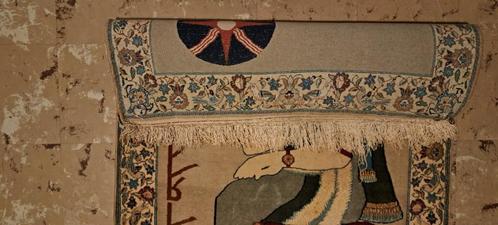 Perzisch/Assyrische naien wandtapijt van knielende koning, Antiek en Kunst, Antiek | Tapijten, Tafelkleden en Textiel, Ophalen