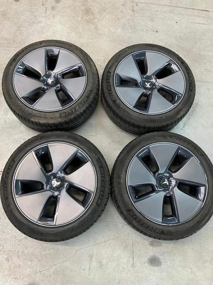 Tesla Model 3 18 inch Aero velgen, Auto diversen, Wieldoppen, Zo goed als nieuw, Ophalen