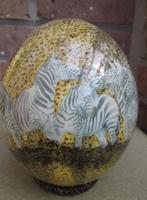 Œuf d'autruche décoré de zèbres (Afrique du Sud), Antiquités & Art, Art | Art non-occidental, Enlèvement ou Envoi