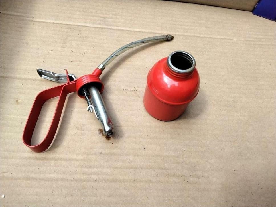 Burette rouge impeccable  pour huile ou autre, Enlèvement ou Envoi, Comme neuf