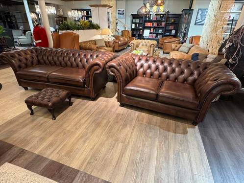 ENGELSE CHESTERFIELD 3+2+POEF SPRINGVALE Herne Bay bruin, Antiek en Kunst, Antiek | Meubels | Stoelen en Sofa's, Ophalen of Verzenden