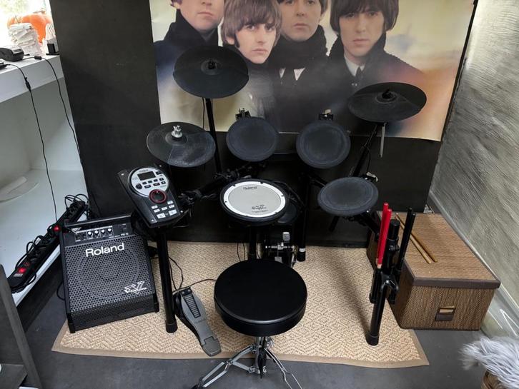 Drumstel Roland TD11 + versterker Roland PM-10, Muziek en Instrumenten, Drumstellen en Slagwerk, Roland, Ophalen