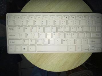 draadloze toetsenbord en muis beschikbaar voor biedingen