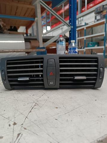 Luchtrooster ventilatie Dashboard midden BMW 1 Serie E87 642 beschikbaar voor biedingen