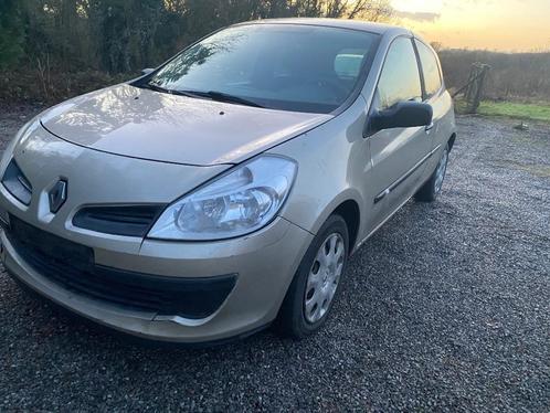 Renault clio 1.5 diesel prêt à immatriculer, Auto's, Renault, Bedrijf, Diesel, 3 deurs, Handgeschakeld, Ophalen