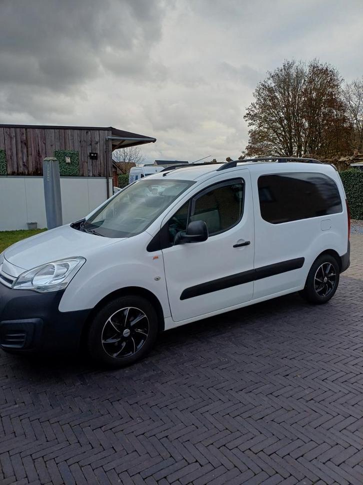 Citroen berlingo 1.6 hdi euro 6, Auto's, Bestelwagens en Lichte vracht, Particulier, Trekhaak, Euro 6, Automaat, Ophalen