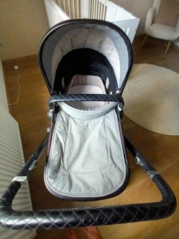 Joolz Day 3 kinderwagen - grijs - zwart frame  beschikbaar voor biedingen