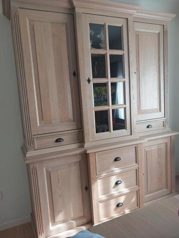 Eetkamer, dressoir, salontafel. beschikbaar voor biedingen