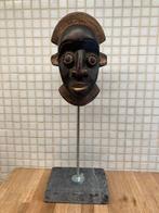 Houten masker op staander, Antiek en Kunst, Ophalen of Verzenden