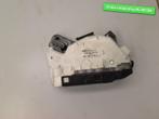 PORTIERSLOT MOTOR RECHTS VOOR Jetta I (16) (5K1837016E), Gebruikt, Rechts, Volkswagen