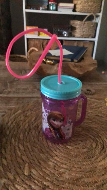 Frozen beker beschikbaar voor biedingen
