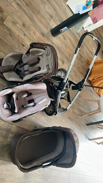 Volledige kinderwagen beschikbaar voor biedingen