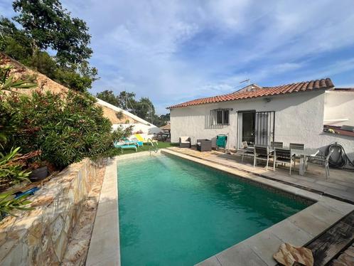 Villa met zwembad zonder inkijk op 7 km van het strand, onge, Vakantie, Vakantiehuizen | Spanje, Costa Brava, Landhuis of Villa