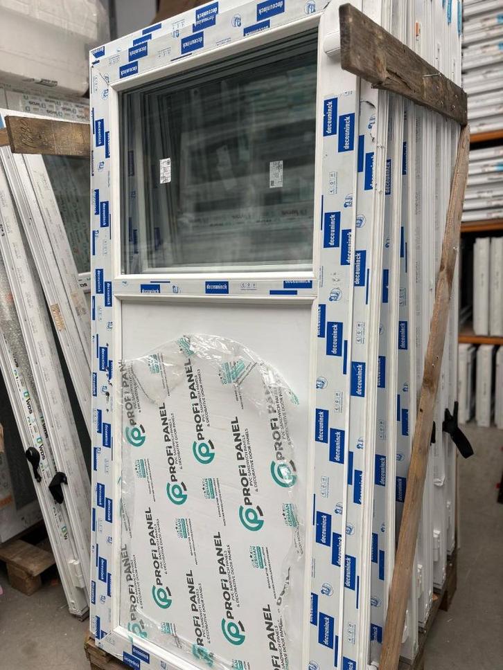 Witte PVC-deur met handgreep inbegrepen, Doe-het-zelf en Bouw, Glas en Ramen, Nieuw, Ophalen