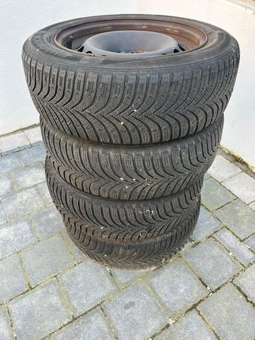 Winterbanden met zwart stalen velgen 195/60/R16 89H disponible aux enchères