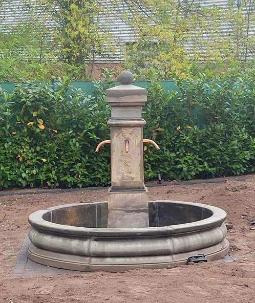 Antiek look Franse dorpsfontein ALL INN, Tuin en Terras, Waterpartijen en Fonteinen, Nieuw, Fontein, Beton, Ophalen of Verzenden