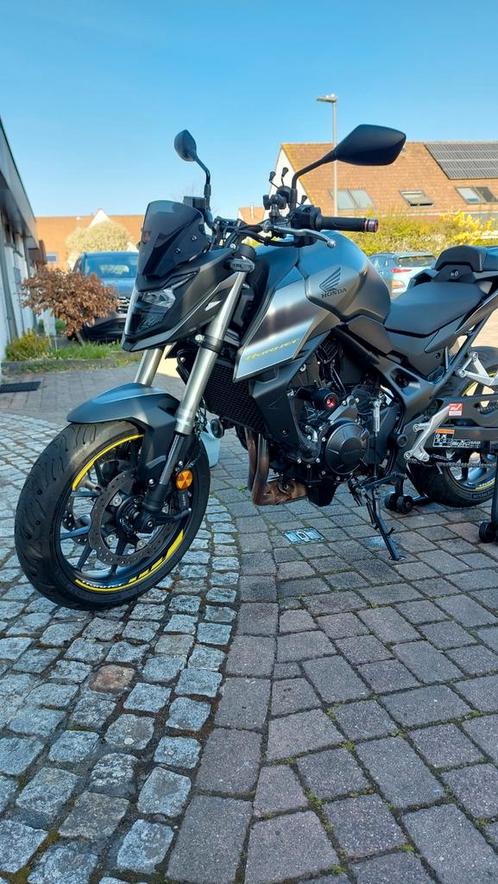 Honda CB750 Hornet 2024 pack style + sport + poignées chauf., Motoren, Motoren | Honda, Particulier, Sport, Ophalen