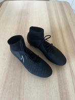Chaussures de football Nike - taille 45.5 - presque neuves, Sports & Fitness, Football, Enlèvement ou Envoi, Comme neuf, Chaussures