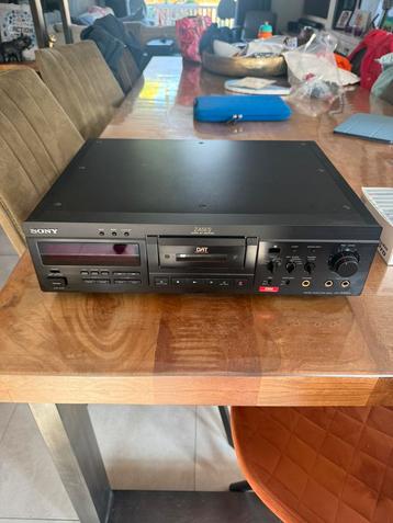 Sony DTC-ZA5ES dat recorder met 30 tapes ZA5ES beschikbaar voor biedingen
