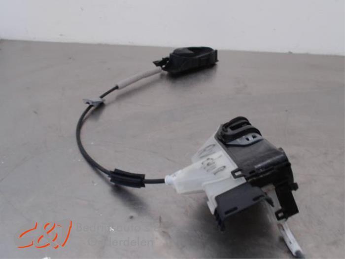 Serrure portière mécanique 2portes droite d'un Peugeot Exp, Autos : Pièces & Accessoires, Carrosserie & Tôlerie, Peugeot, Utilisé