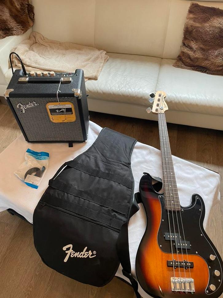 Complete bass set – Squier Affinity + Fender Rumble 15–Nieuw, Musique & Instruments, Instruments à corde | Guitares | Électriques