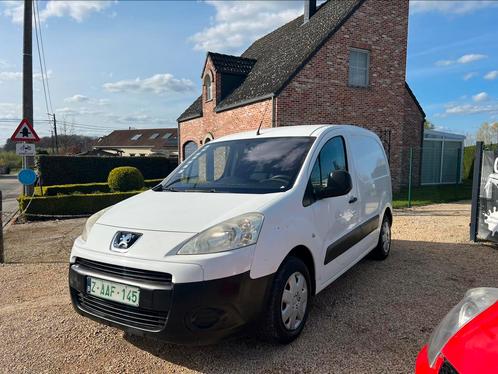 Peugeot Partner/1600 hdi /112 000 km/climatisation/3 places, Autos, Camionnettes & Utilitaires, Entreprise, Peugeot, Diesel, Carnet d'entretien