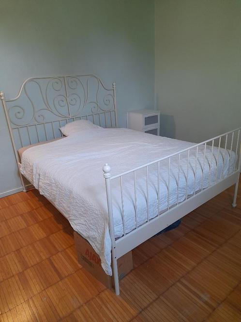 Metalen bed IKEA, wit met sierwerk, Huis en Inrichting, Slaapkamer | Bedden, Gebruikt, Tweepersoons, 160 cm, Metaal, Wit, Ophalen