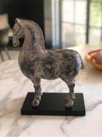 Trojaans paard in steen op sokkel, Huis en Inrichting, Ophalen of Verzenden, Zo goed als nieuw