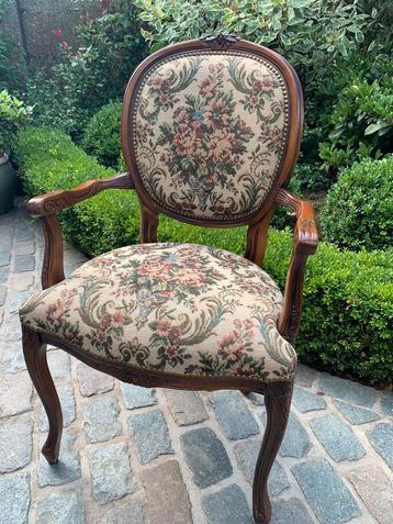 Chaise en cerisier, Enlèvement