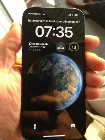 iPhone 15 noir 128gb garanti 2 ans avec coque 