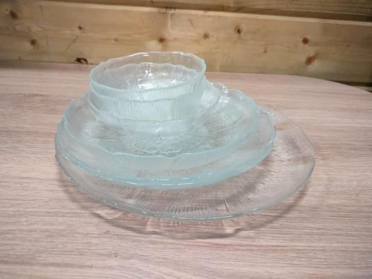 kommen Arcoroc Fleur, Huis en Inrichting, Keuken | Servies, Zo goed als nieuw, Kom(men), Glas, Ophalen of Verzenden