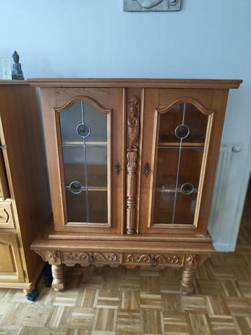 Eiken kasten. beschikbaar voor biedingen