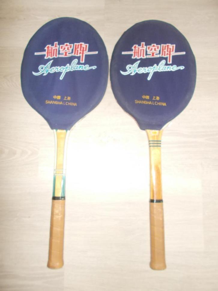 2 retro tennisrackets Aeroplane Shanghai China + hoes =nieuw, Verzamelen, Sportartikelen en Voetbal, Nieuw, Overige typen, Ophalen of Verzenden