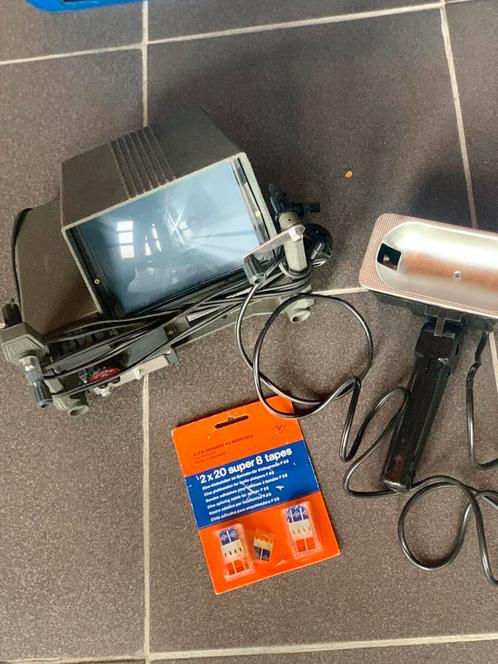 FULL camera set 8mm,  projector met scherm flits en vele acc, Verzamelen, Foto-apparatuur en Filmapparatuur, Projector, 1960 tot 1980